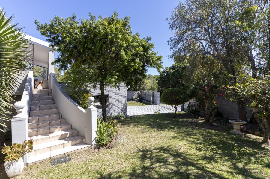 5 Bedroom Property for Sale in West Bank Eastern Cape